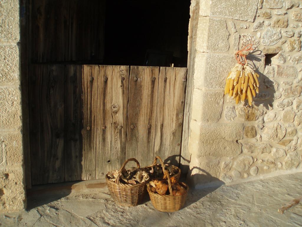 Masia De La Serra De La Cogulla Penarroya De Tastavins Luaran gambar